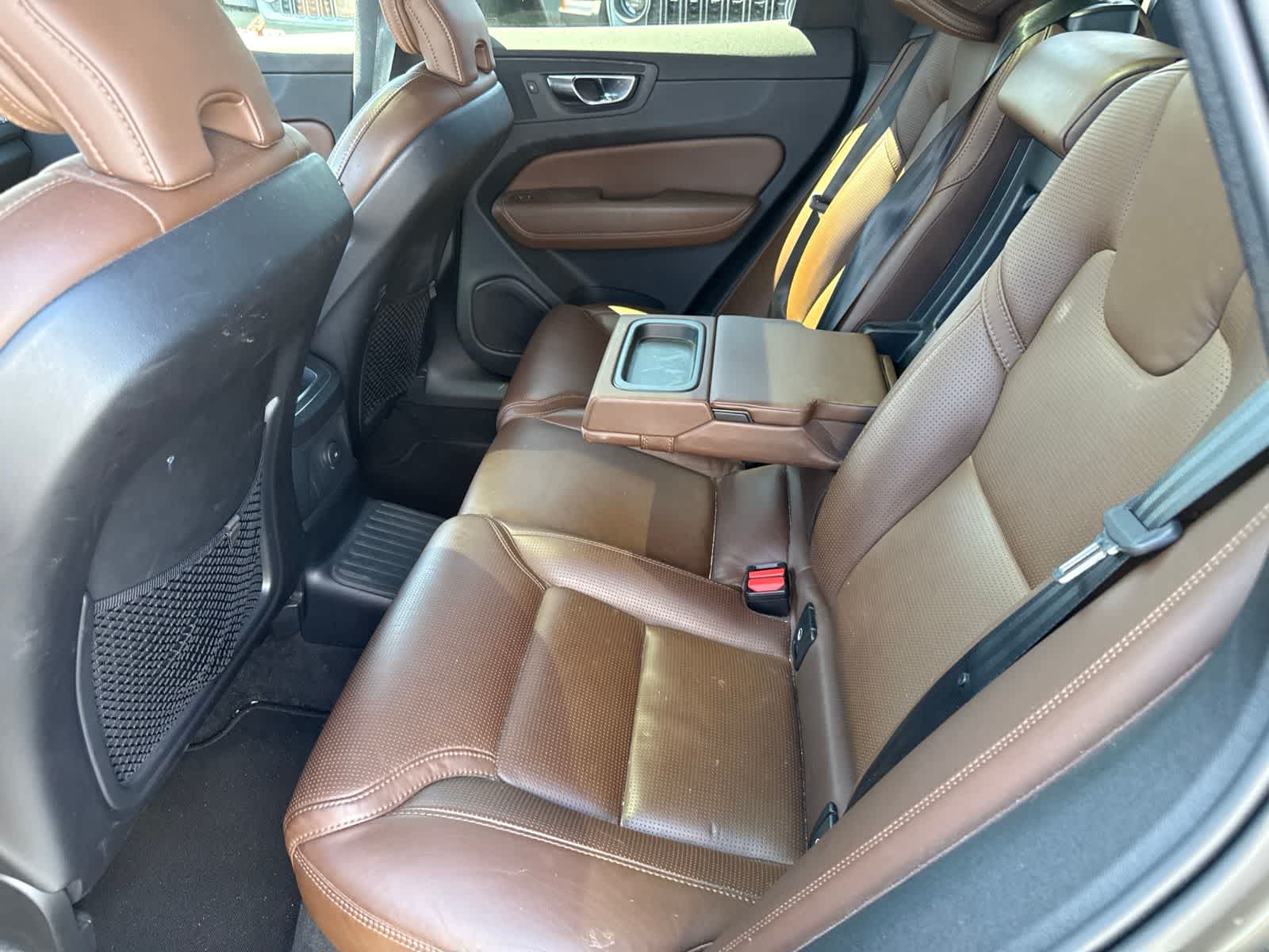 Thumbnail: 2021 Volvo XC60 - 32