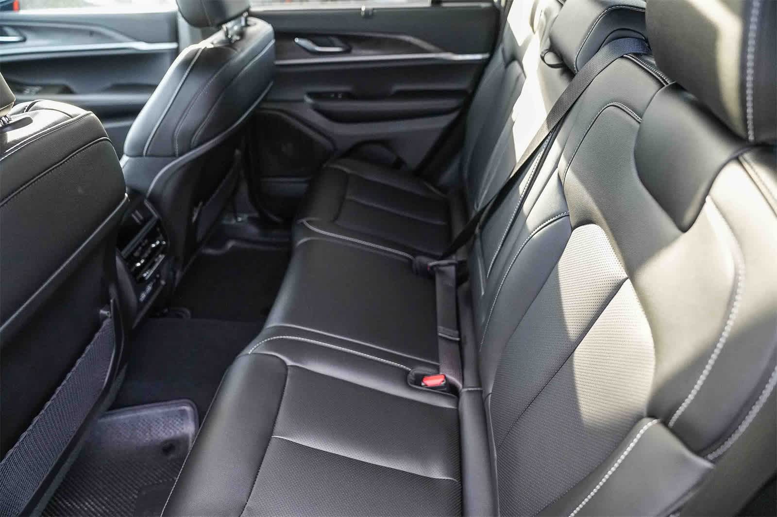 Thumbnail: 2025 Jeep Grand Cherokee - 17