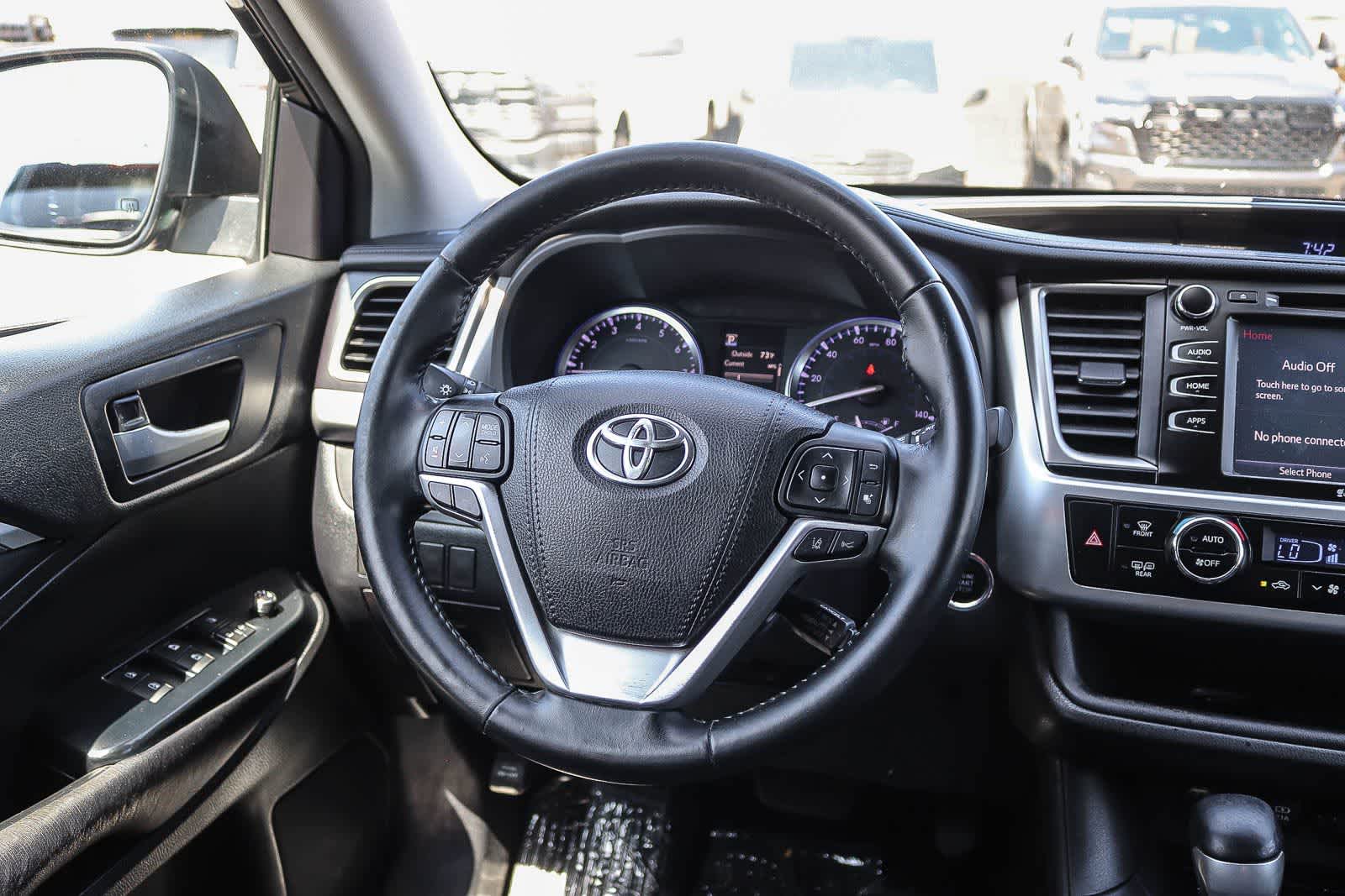 Thumbnail: 2018 Toyota Highlander - 14
