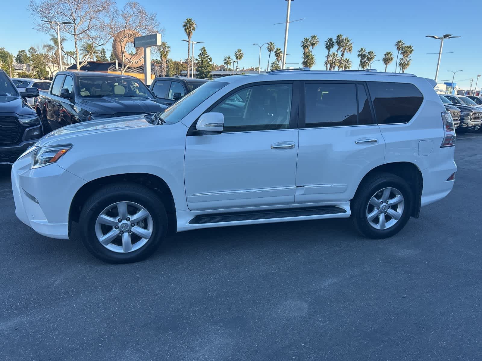 Thumbnail: 2016 Lexus GX - 3