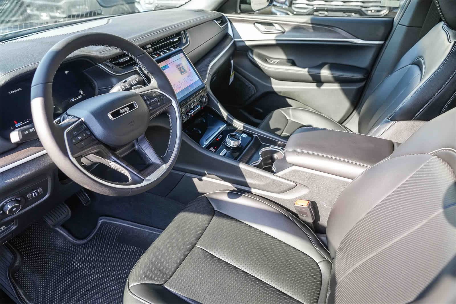 Thumbnail: 2025 Jeep Grand Cherokee L - 18