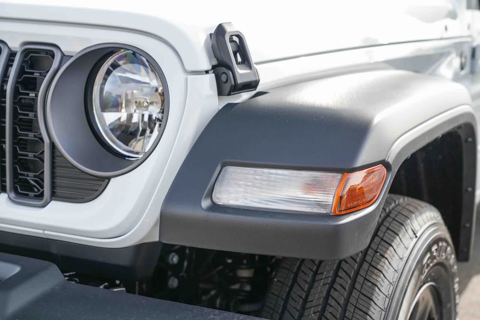 Thumbnail: 2026 Jeep Gladiator - 8