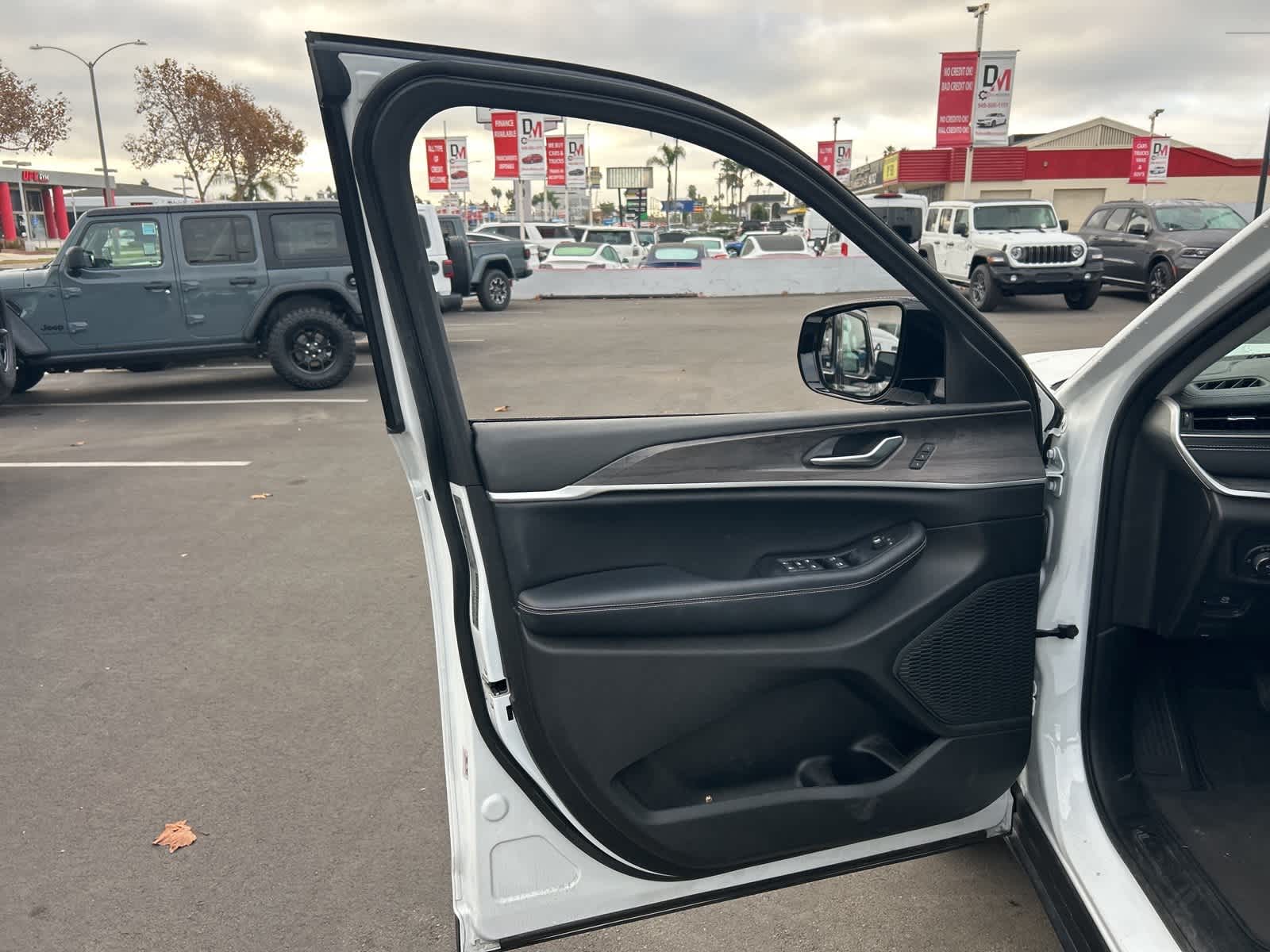 Thumbnail: 2023 Jeep Grand Cherokee - 36