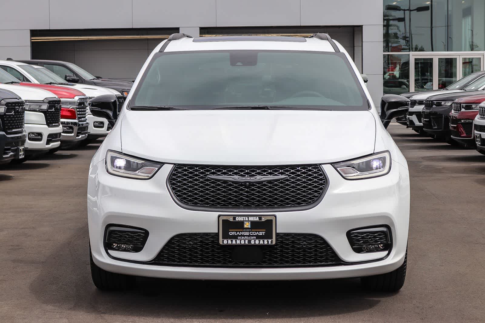 Thumbnail: 2026 Chrysler Pacifica - 2