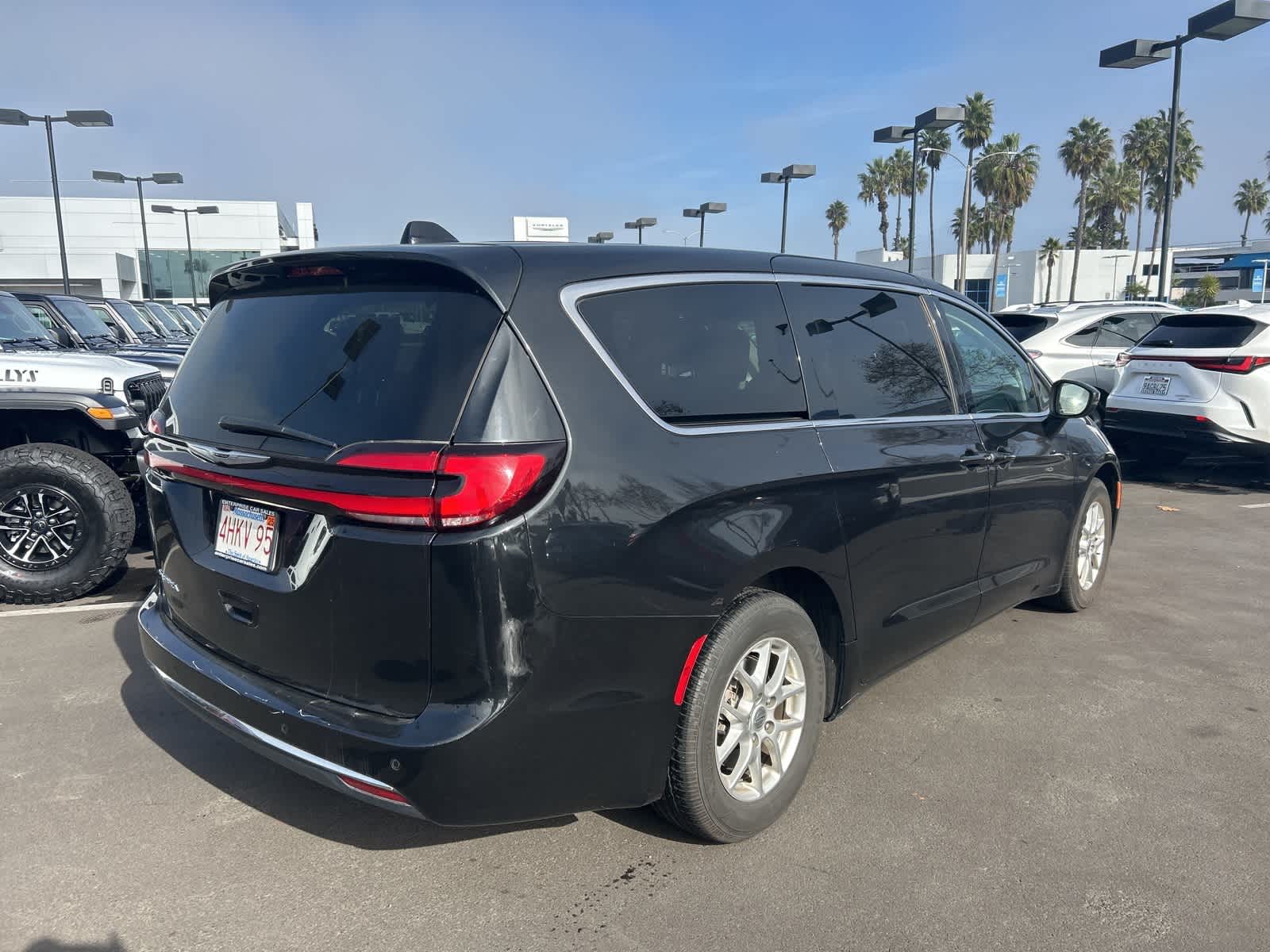 Thumbnail: 2023 Chrysler Pacifica - 5