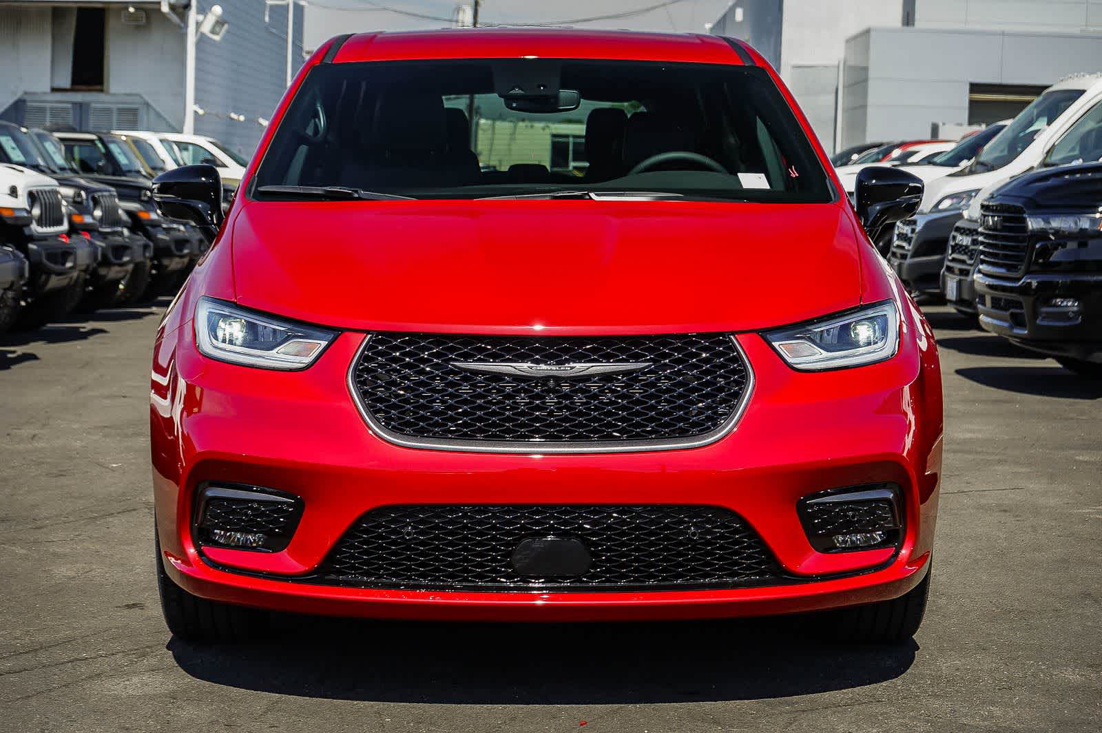 Thumbnail: 2026 Chrysler Pacifica - 2