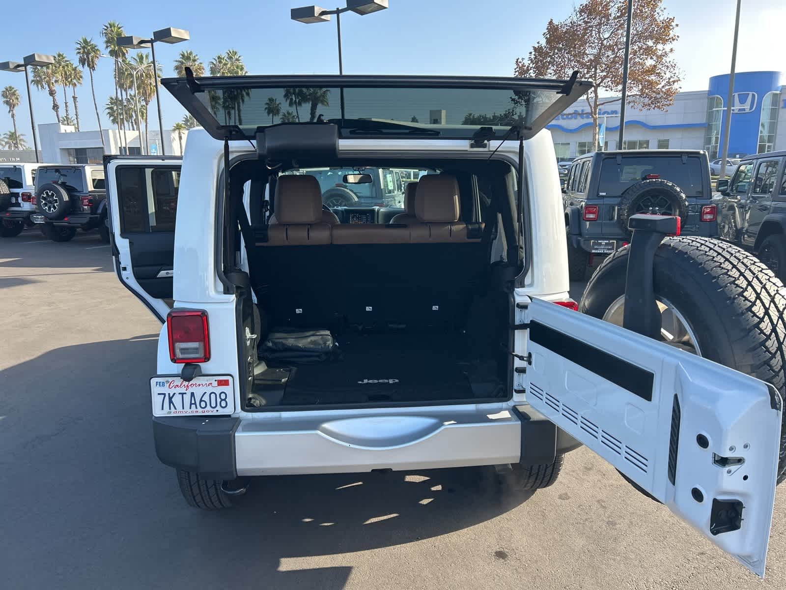 Thumbnail: 2015 Jeep Wrangler - 24