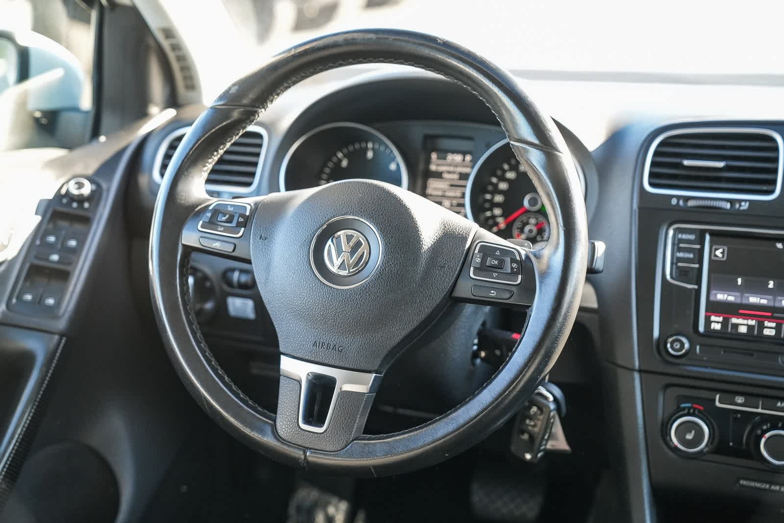 Thumbnail: 2014 Volkswagen Golf - 14