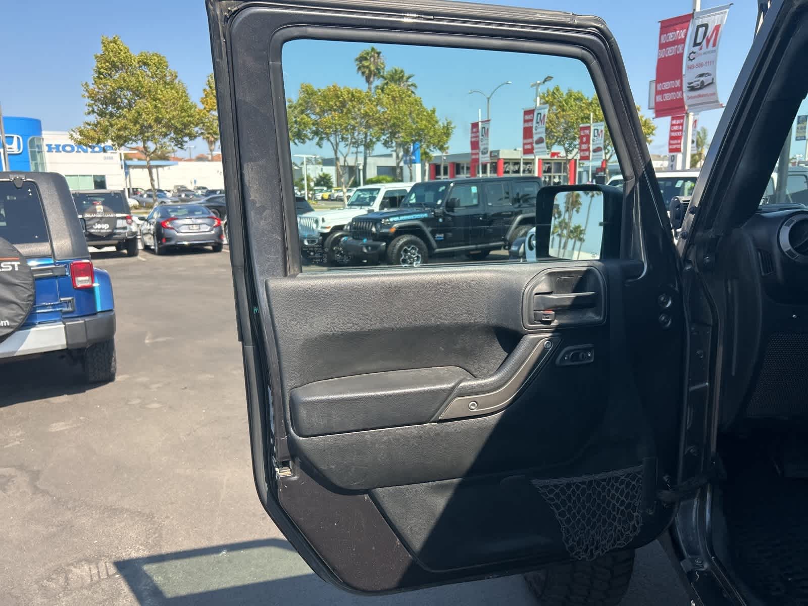 Thumbnail: 2017 Jeep Wrangler - 21