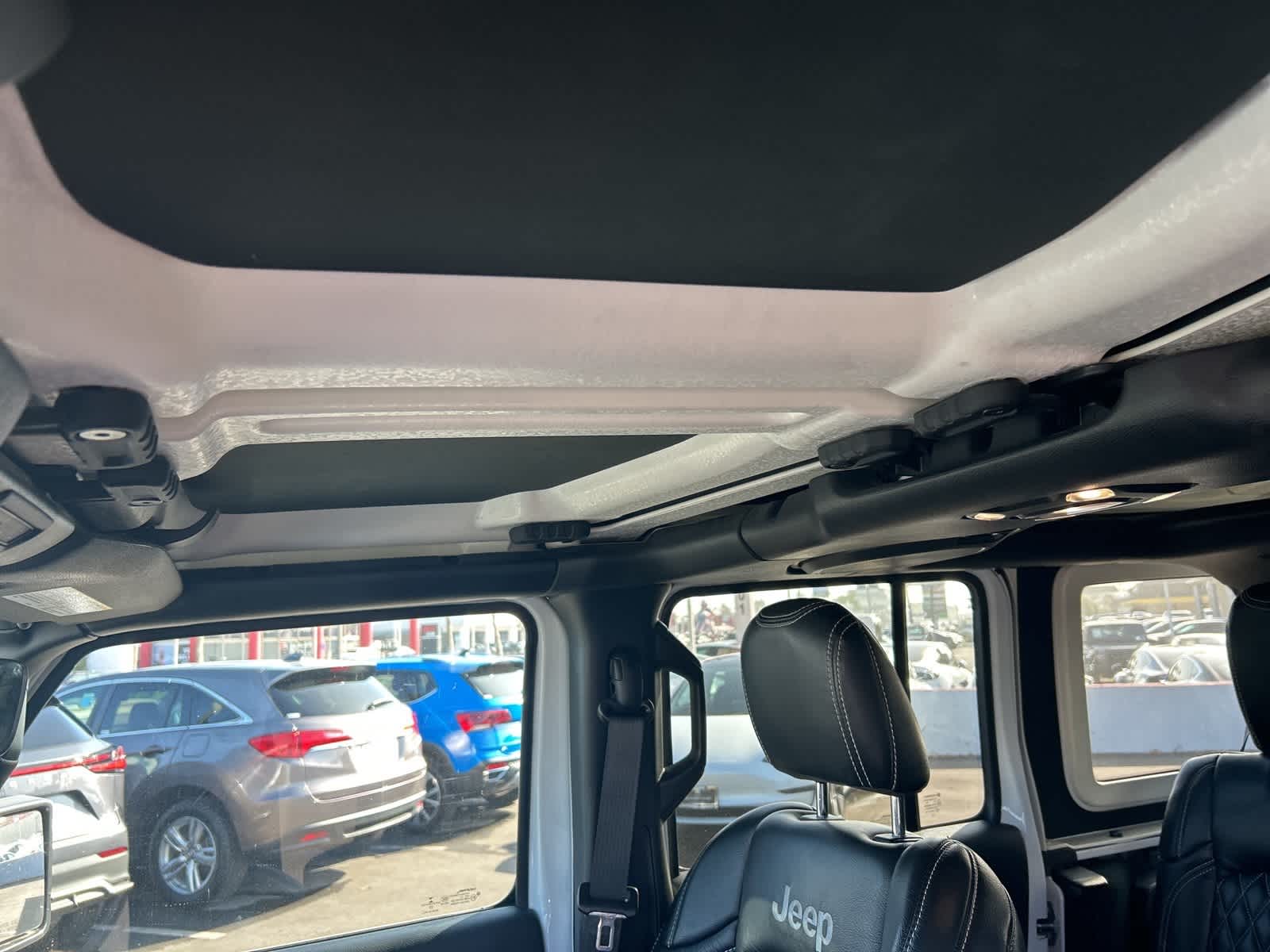 Thumbnail: 2022 Jeep Wrangler - 33