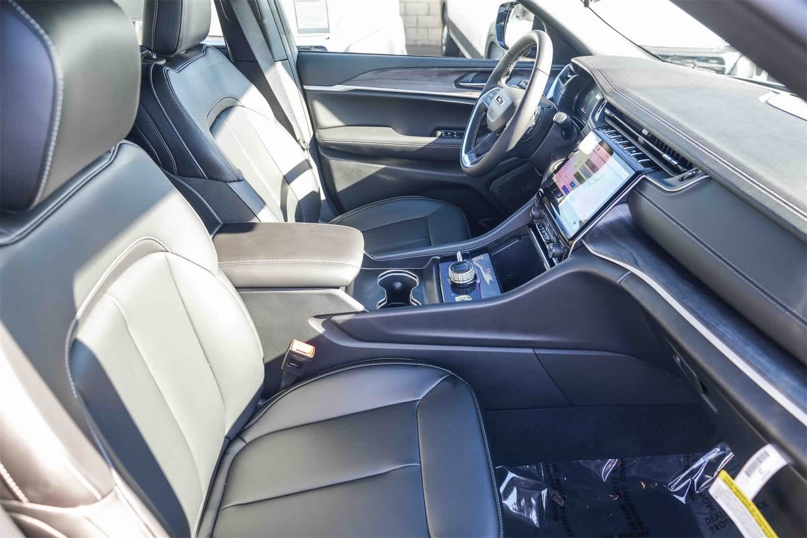 Thumbnail: 2025 Jeep Grand Cherokee - 17