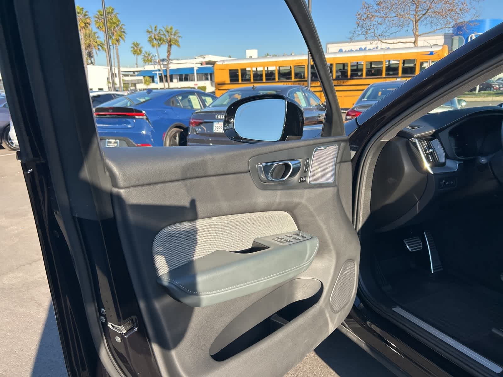 Thumbnail: 2022 Volvo XC60 - 21