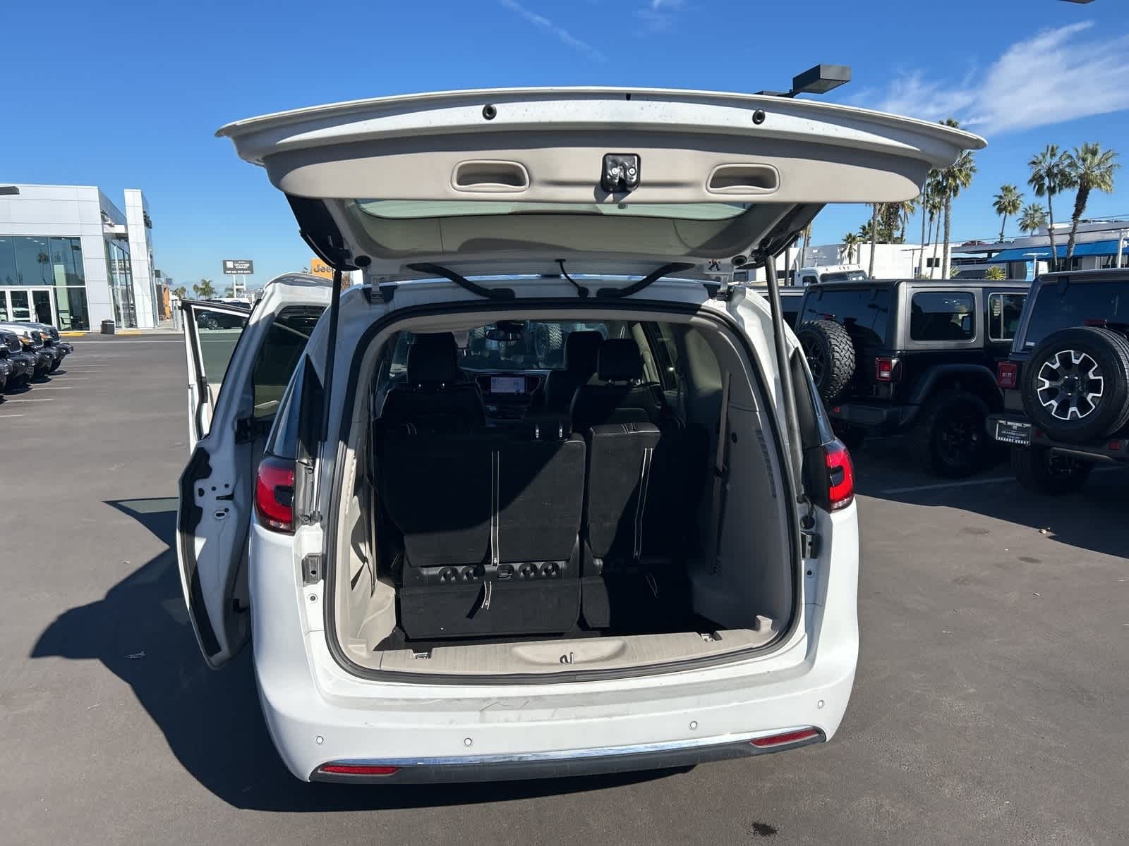 Thumbnail: 2024 Chrysler Pacifica - 18