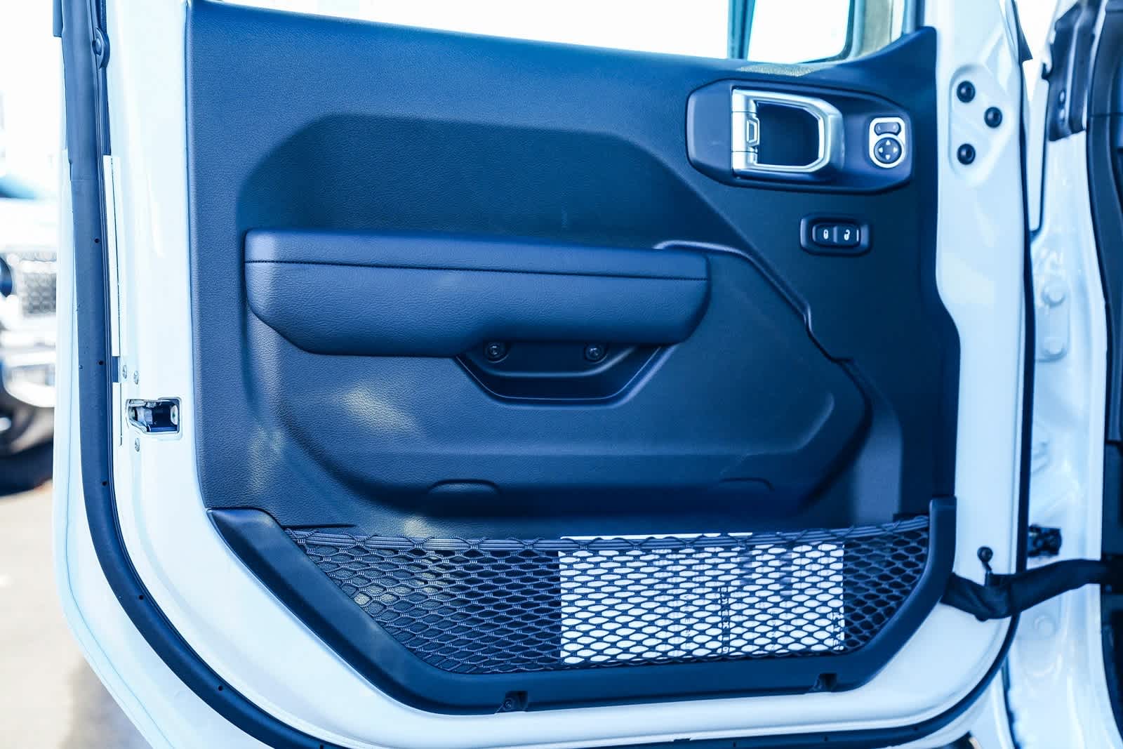 Thumbnail: 2026 Jeep Gladiator - 21