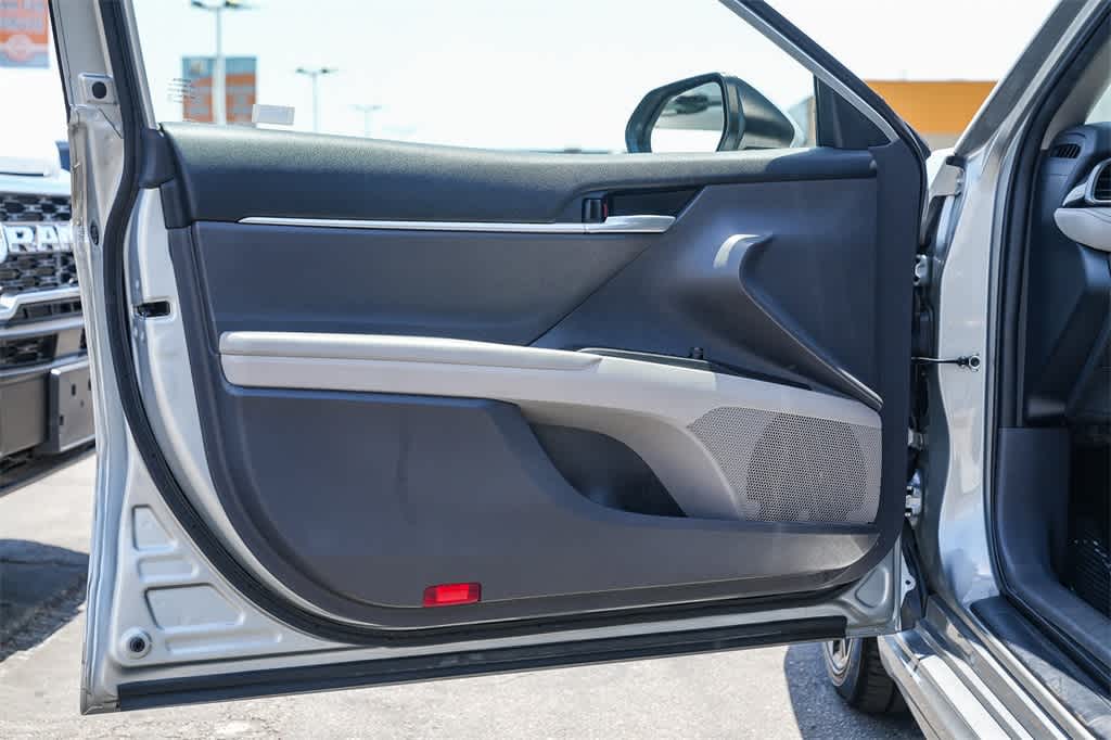 2023 Toyota Camry SE 19