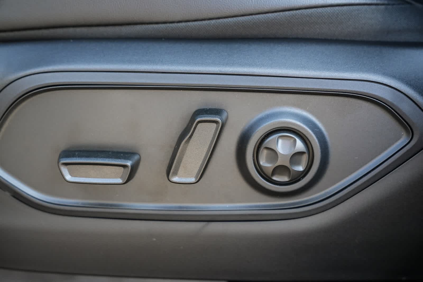 Thumbnail: 2025 Jeep Grand Cherokee L - 22