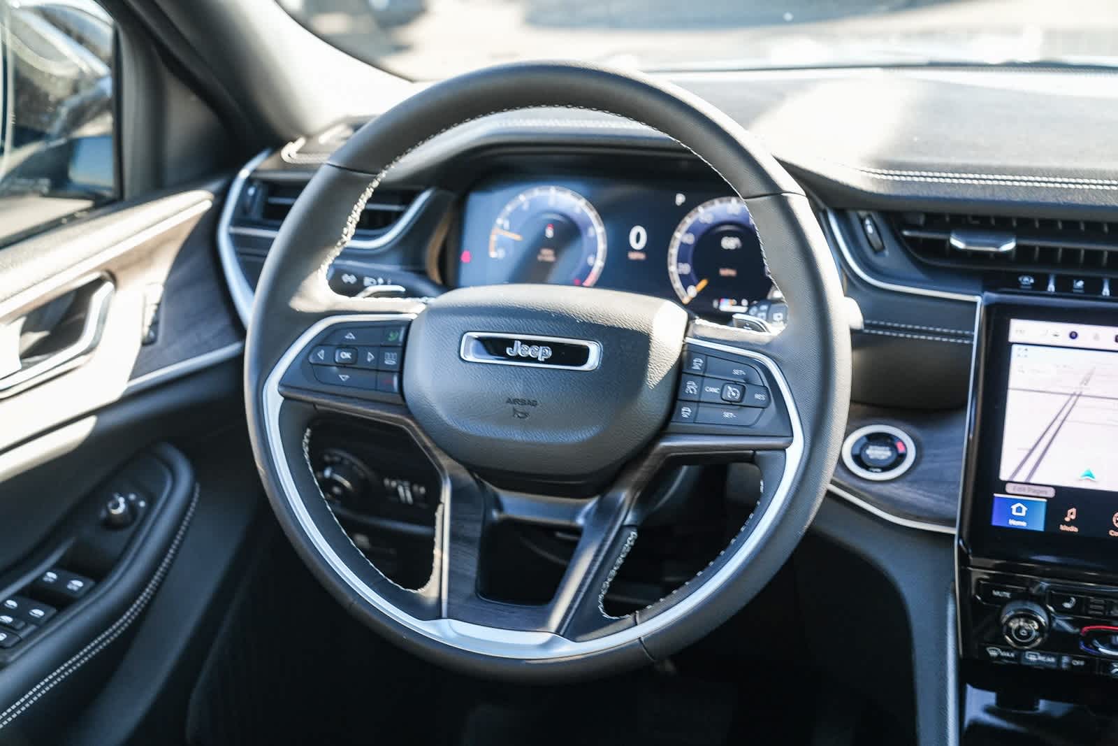 Thumbnail: 2025 Jeep Grand Cherokee - 16