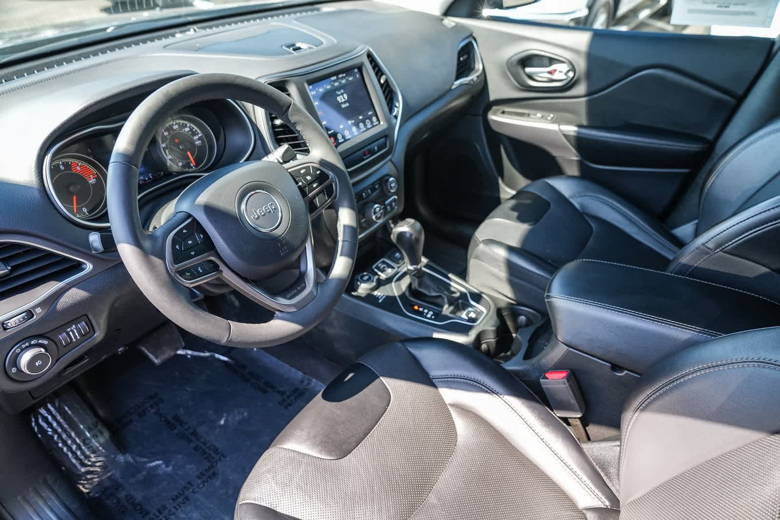 Thumbnail: 2022 Jeep Cherokee - 13
