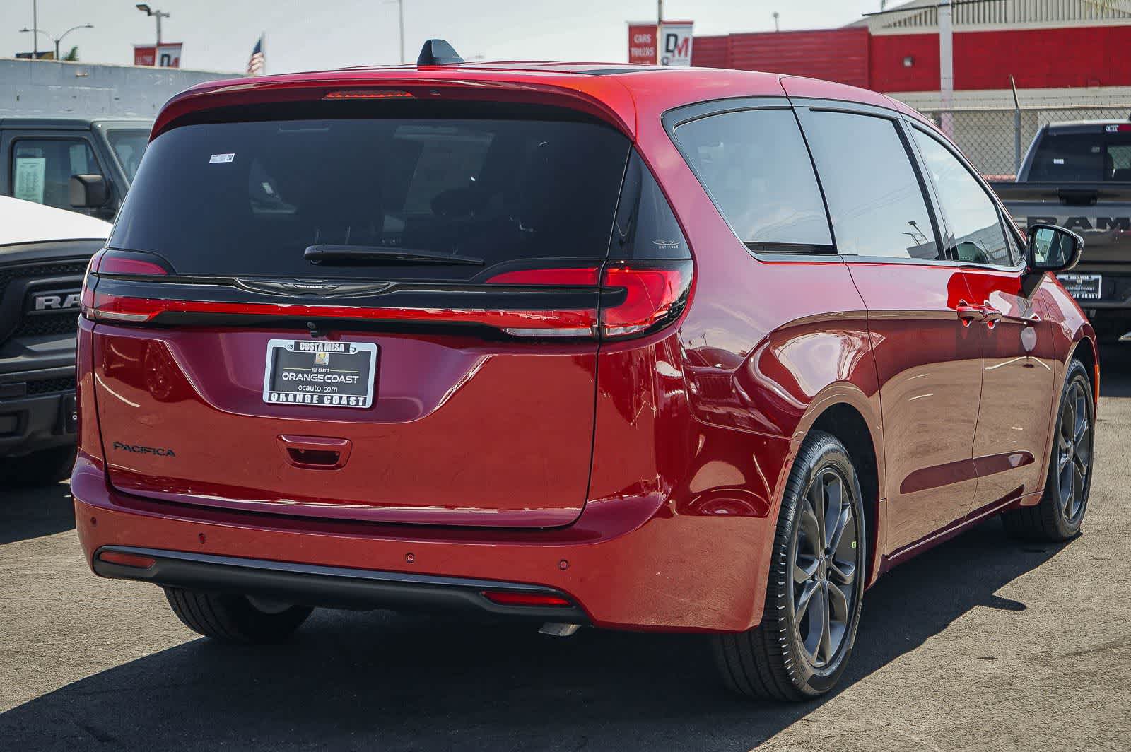 Thumbnail: 2026 Chrysler Pacifica - 4