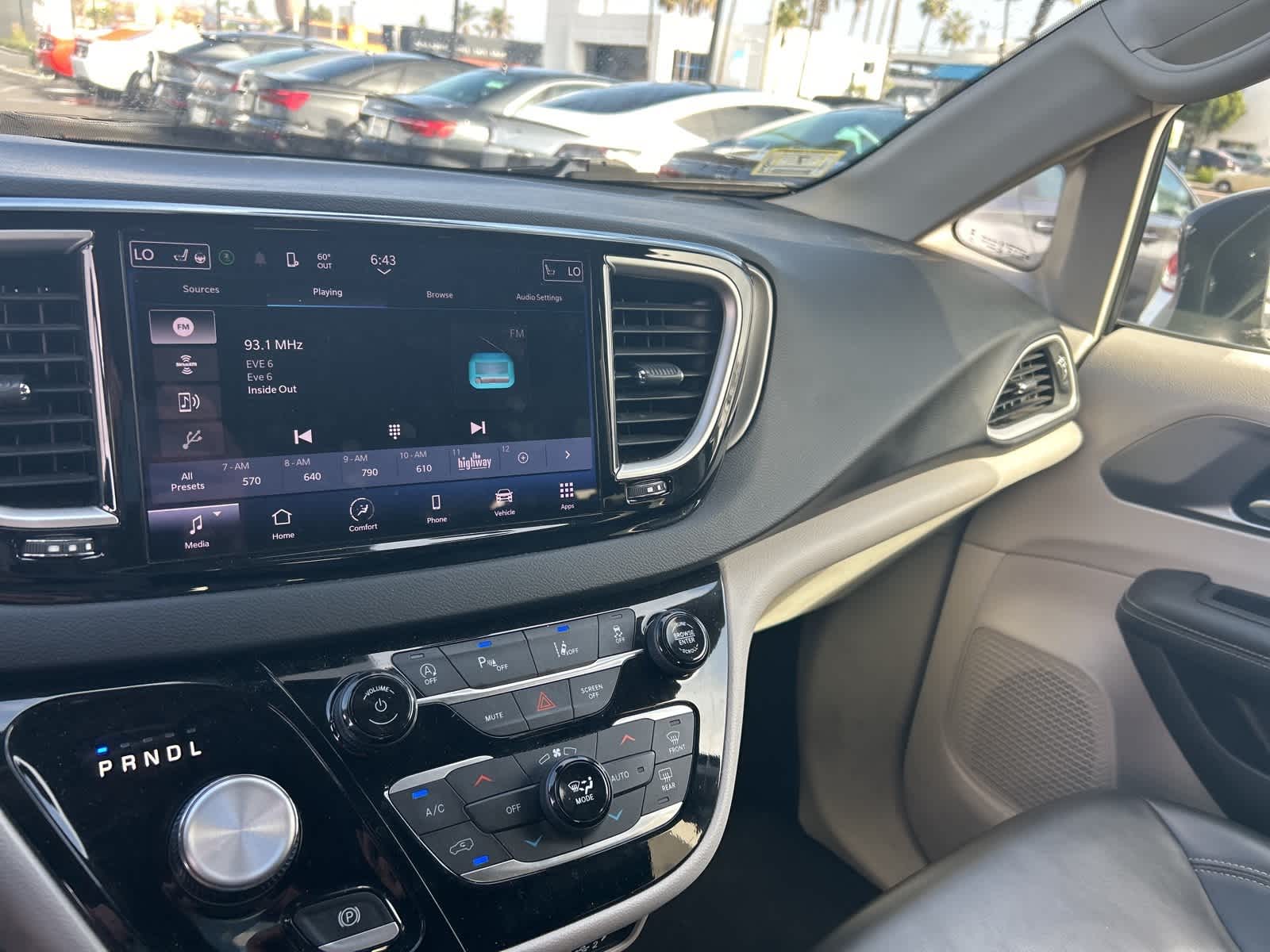 Thumbnail: 2023 Chrysler Pacifica - 30