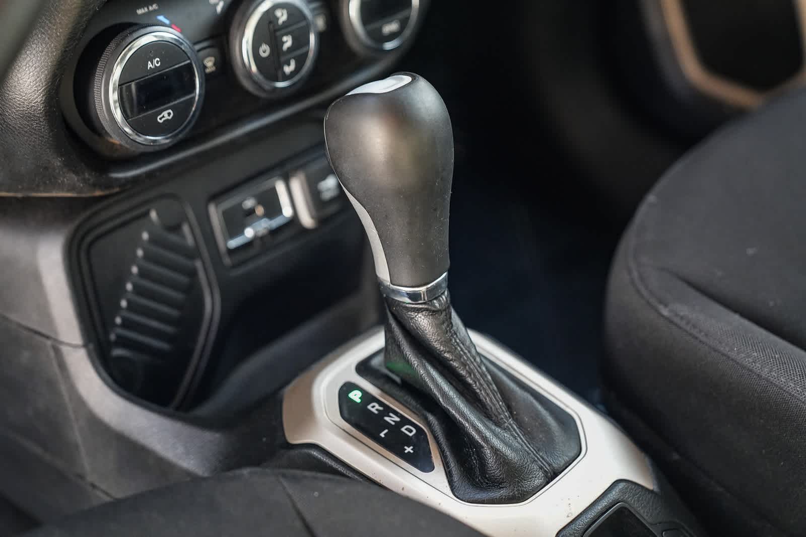 Thumbnail: 2015 Jeep Renegade - 18