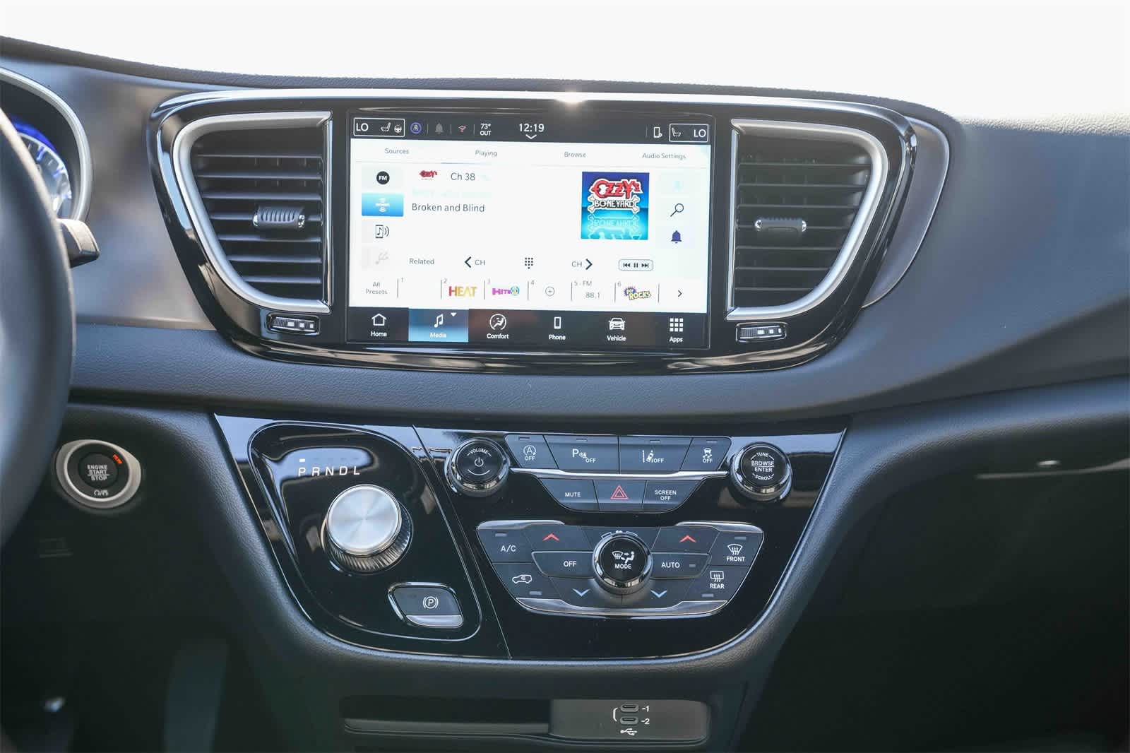 Thumbnail: 2026 Chrysler Voyager - 15