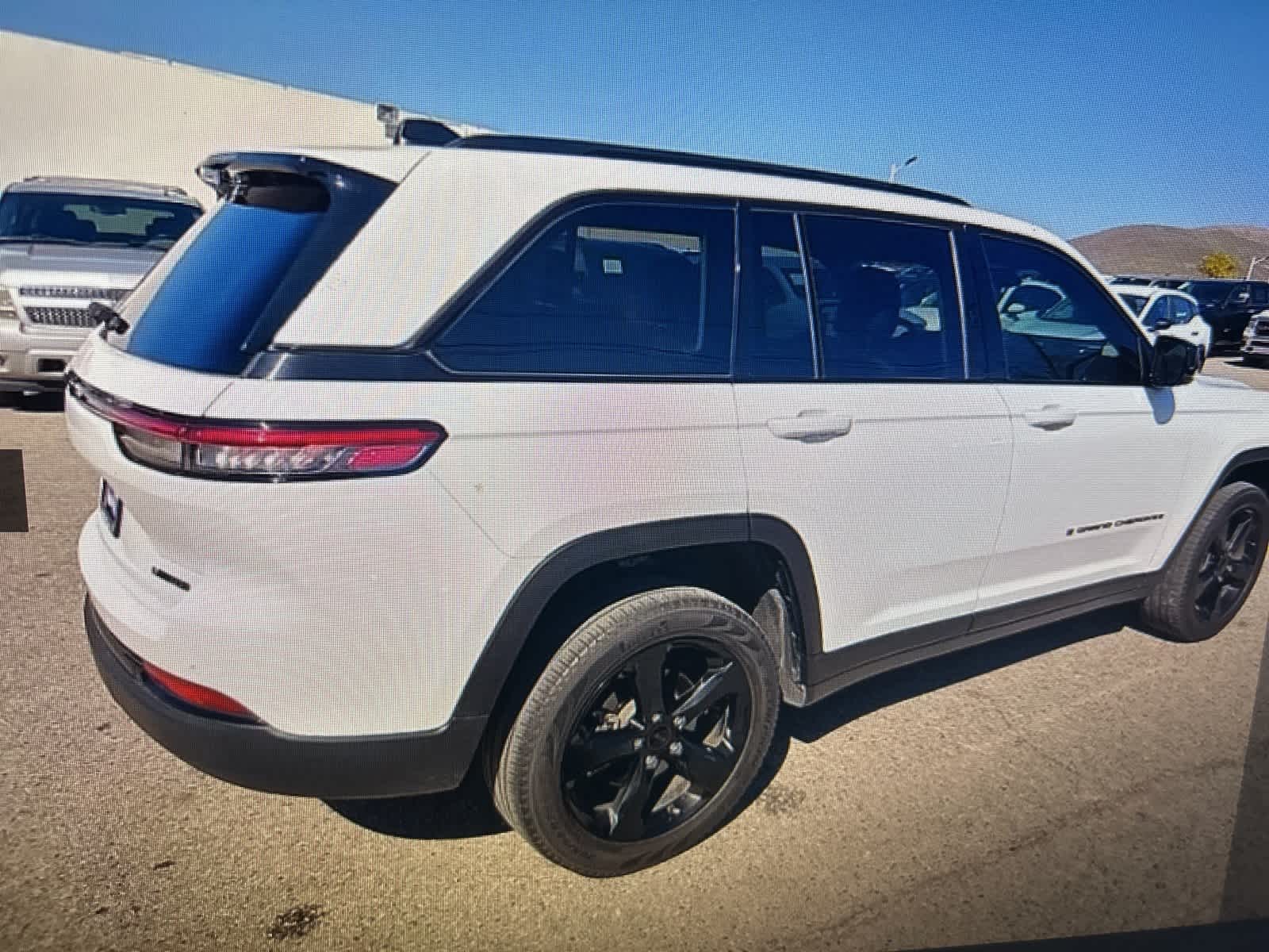 Thumbnail: 2023 Jeep Grand Cherokee - 7