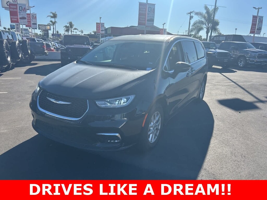 Used 2024 Chrysler Pacifica Touring L Van Passenger Van