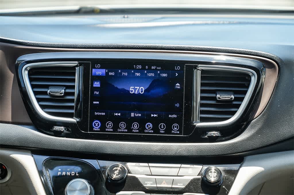 Thumbnail: 2017 Chrysler Pacifica - 23
