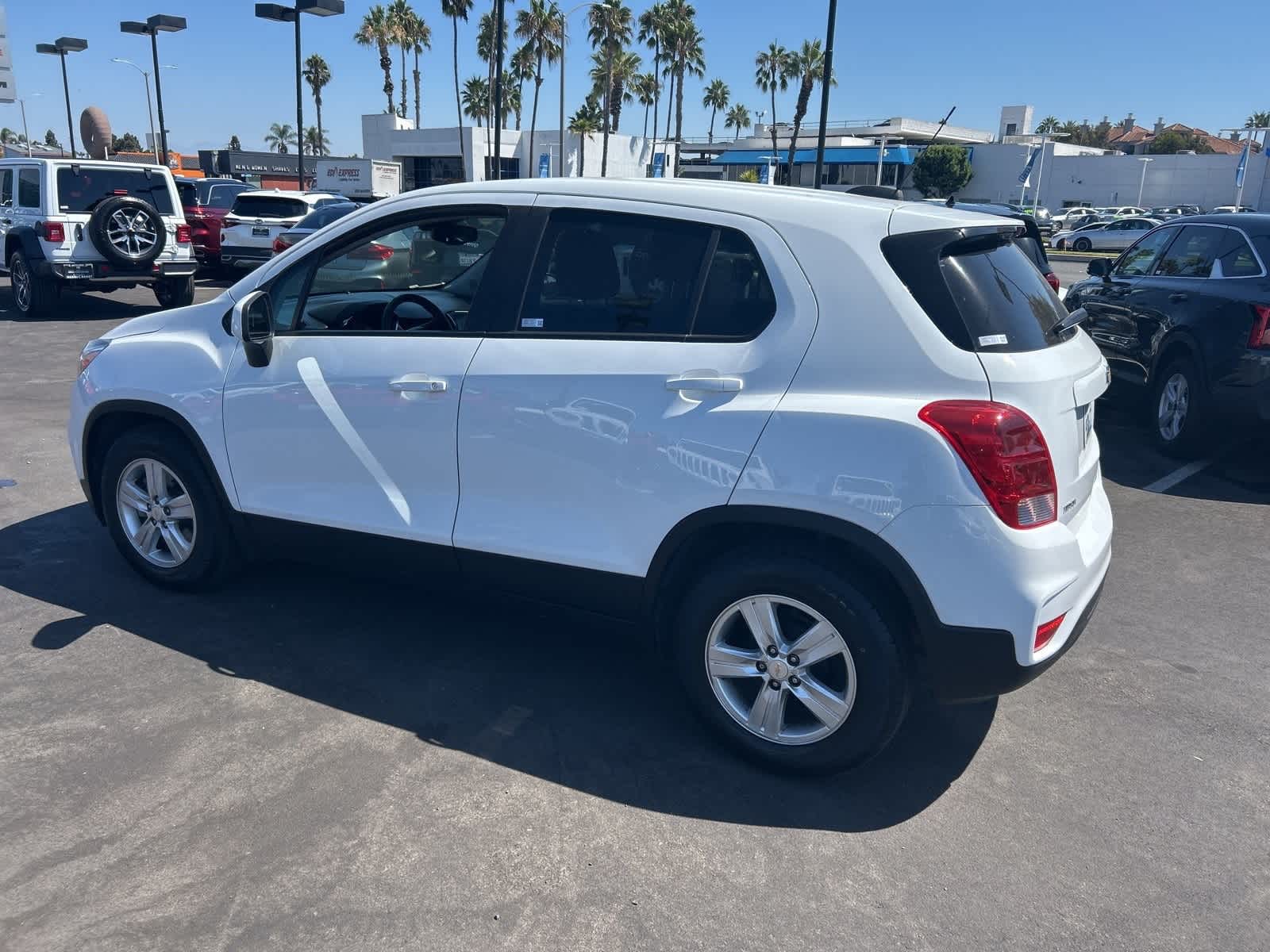 Thumbnail: 2022 Chevrolet Trax - 3