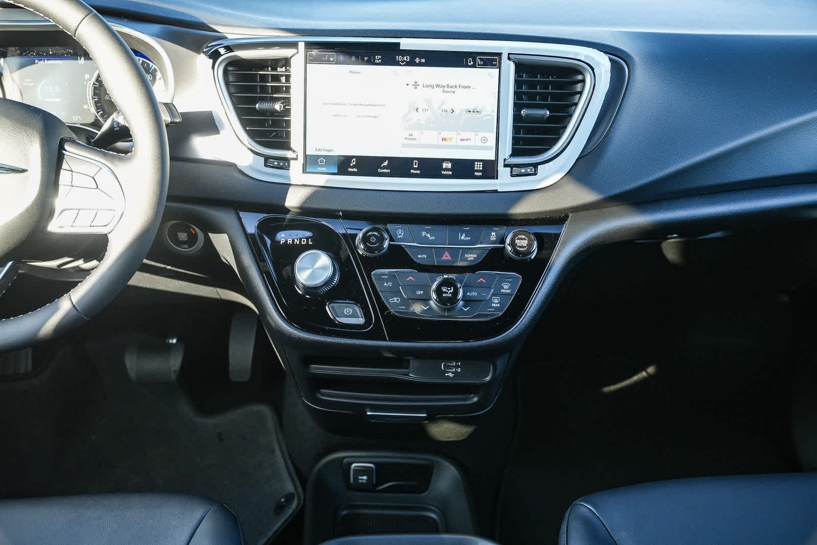 Thumbnail: 2026 Chrysler Voyager - 14