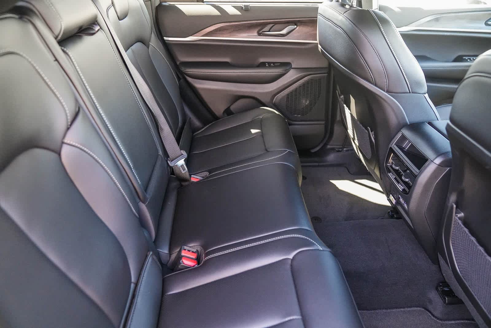 Thumbnail: 2025 Jeep Grand Cherokee - 18