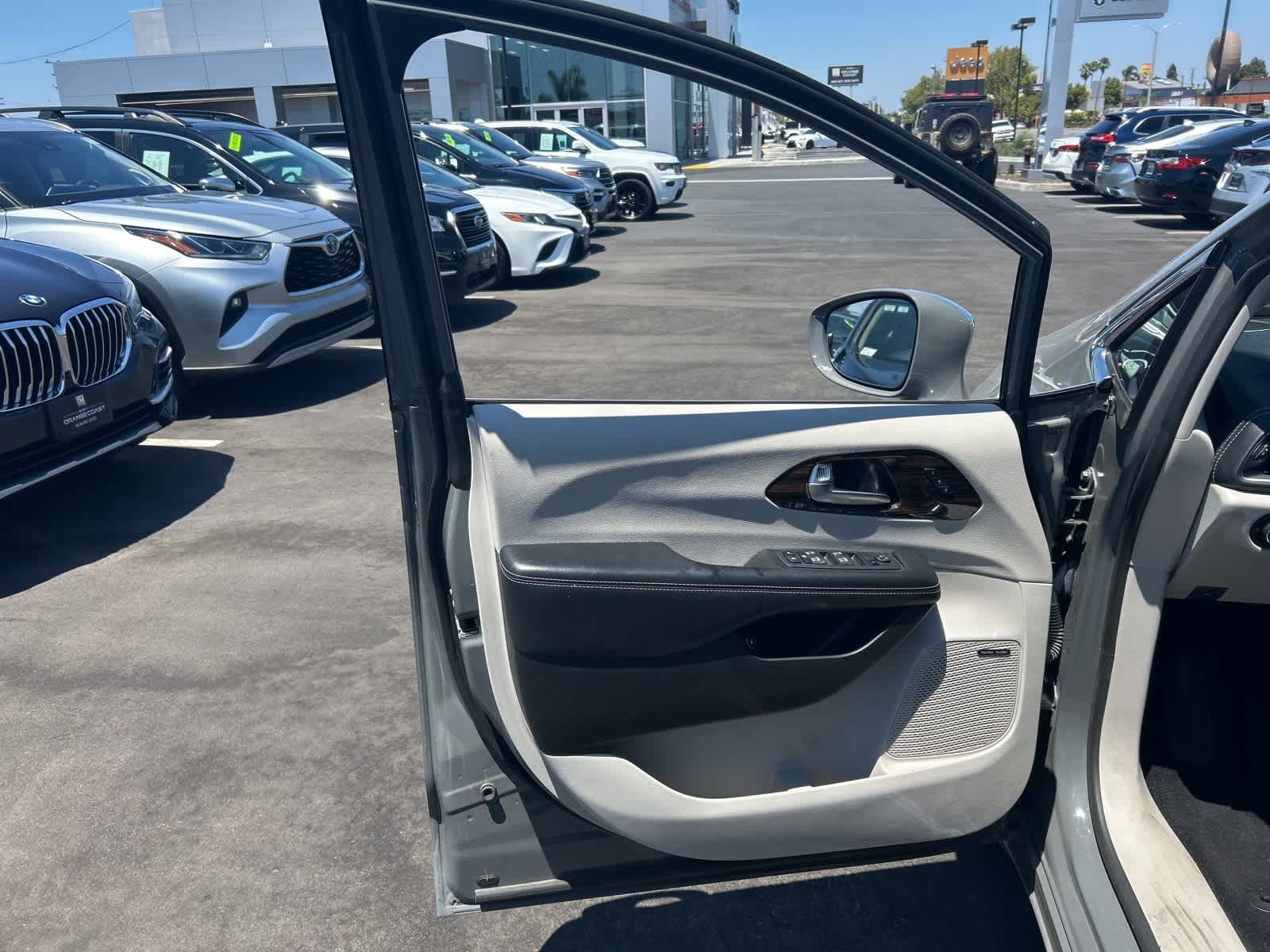 Thumbnail: 2022 Chrysler Pacifica - 16