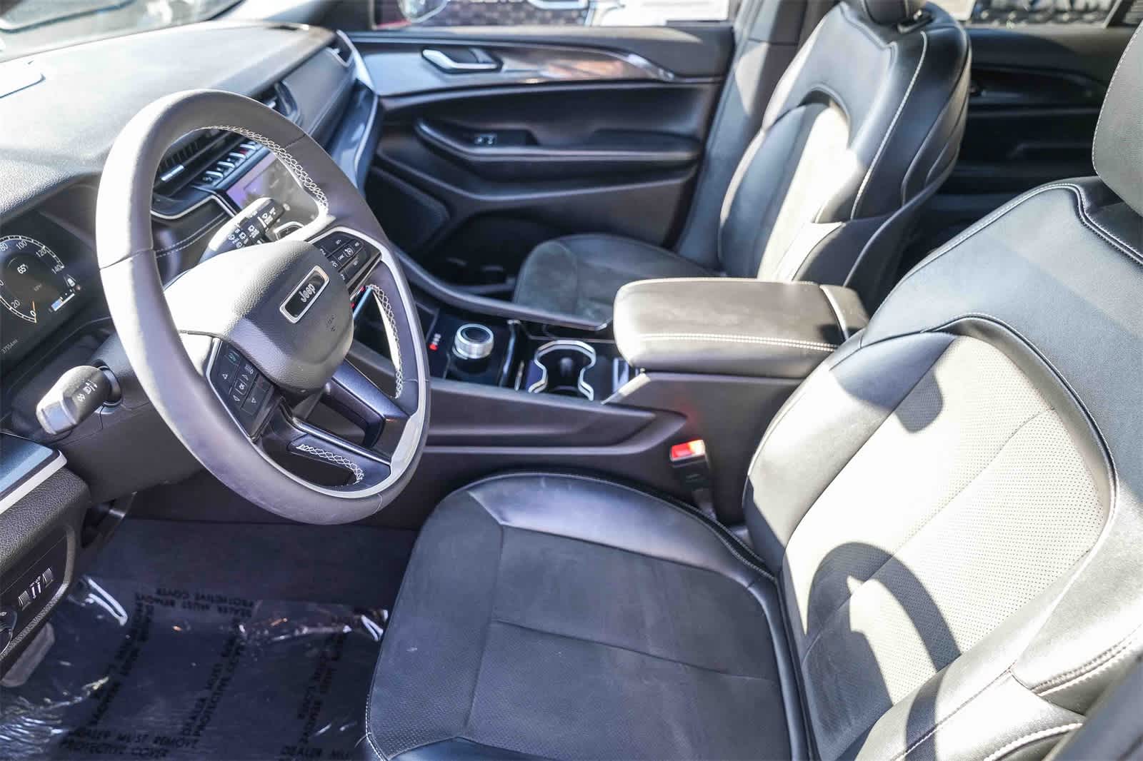 Thumbnail: 2023 Jeep Grand Cherokee - 15