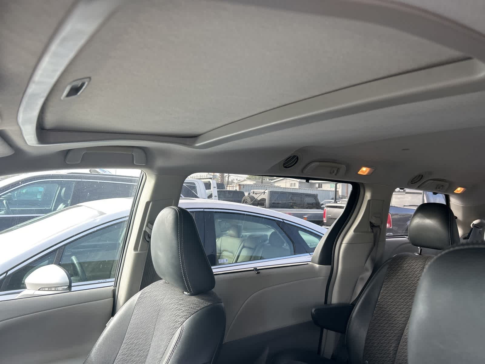 Thumbnail: 2011 Toyota Sienna - 12