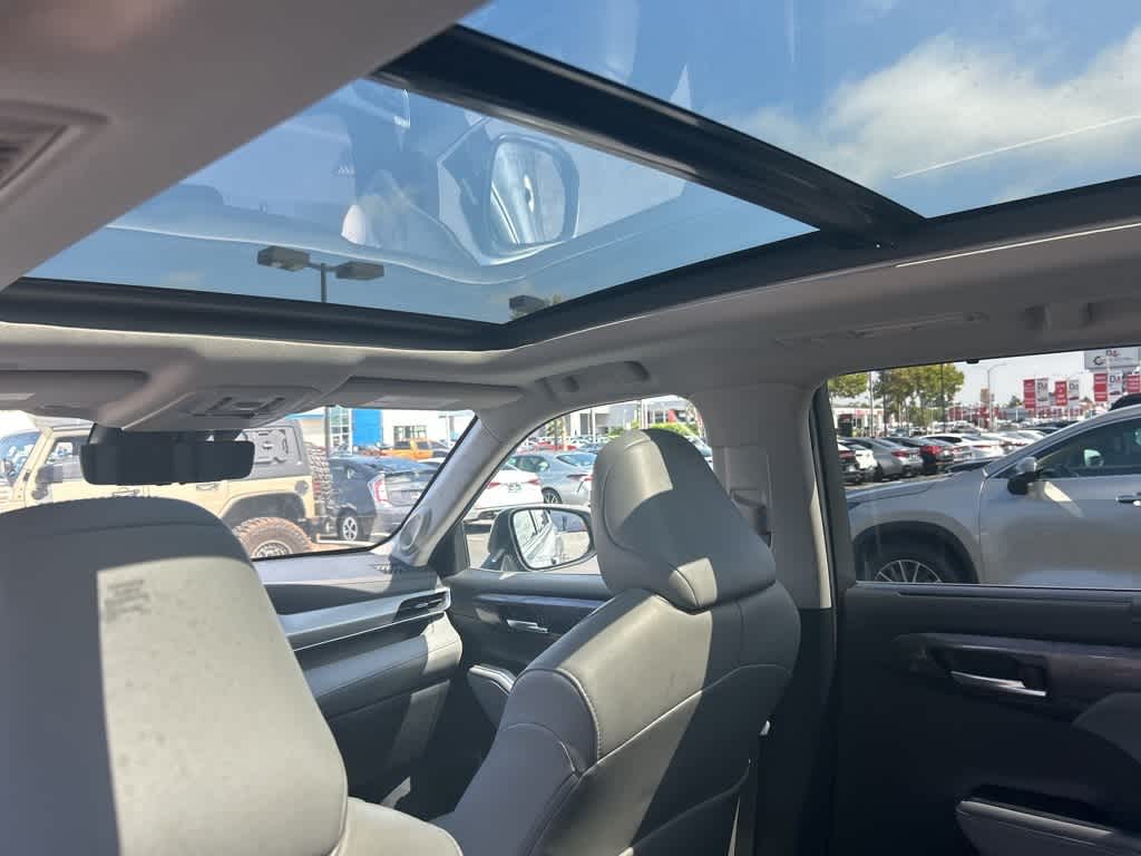 Thumbnail: 2021 Toyota Highlander - 33