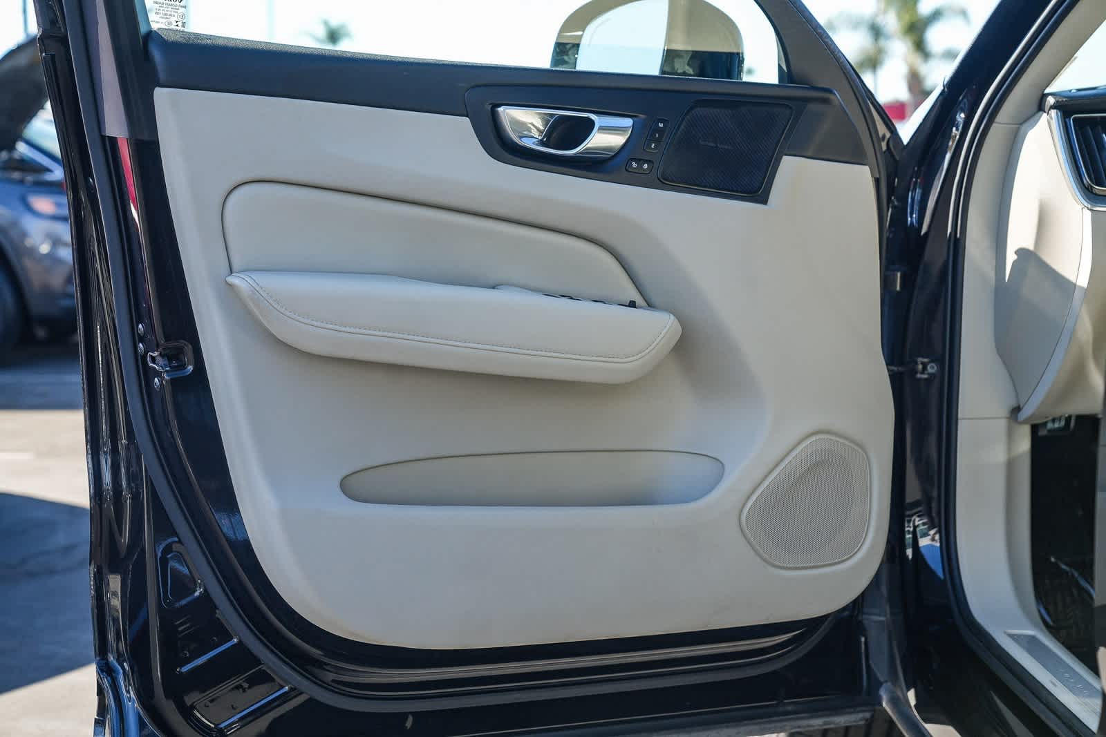 Thumbnail: 2023 Volvo XC60 - 19