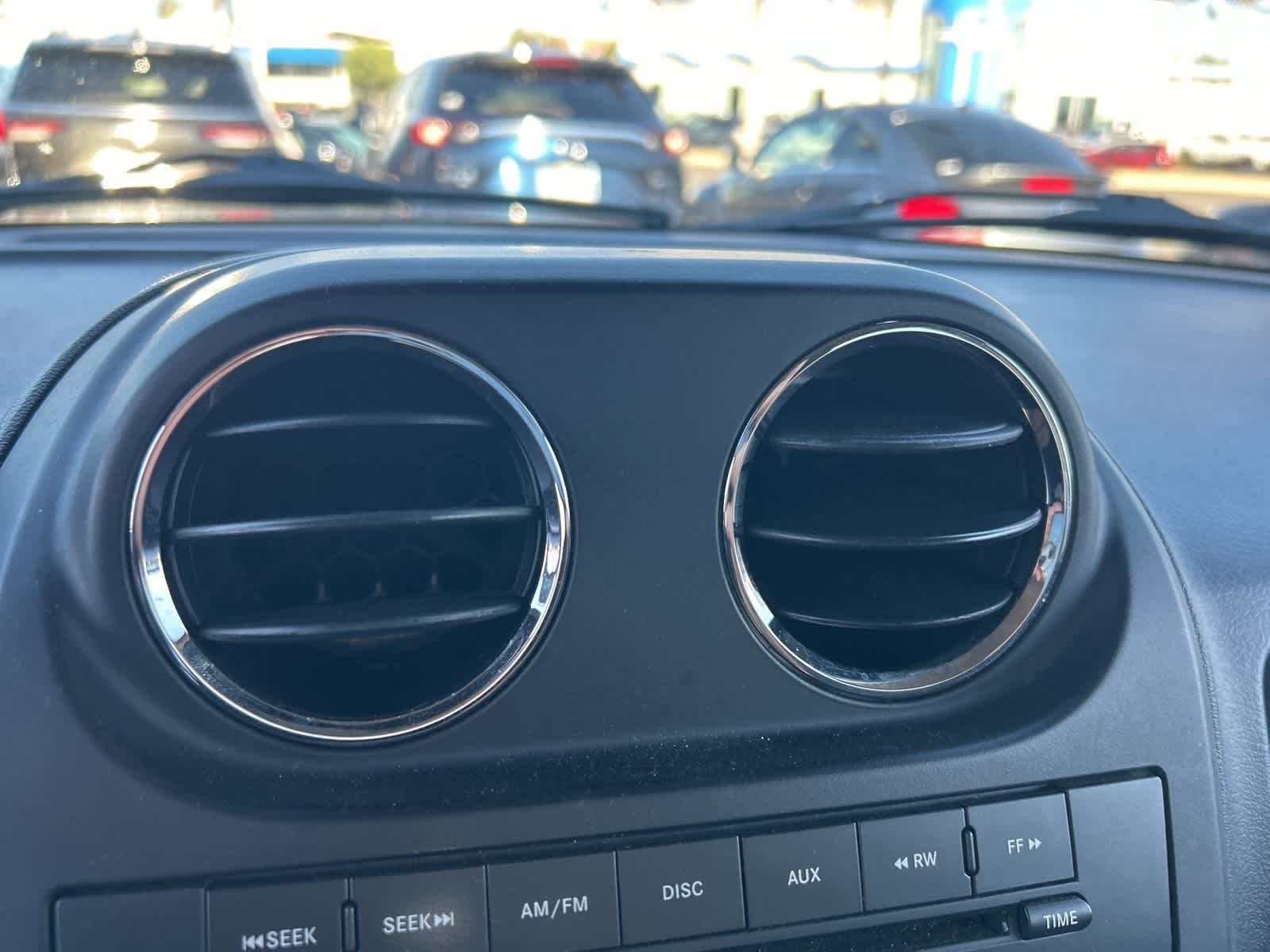 Thumbnail: 2015 Jeep Patriot - 21