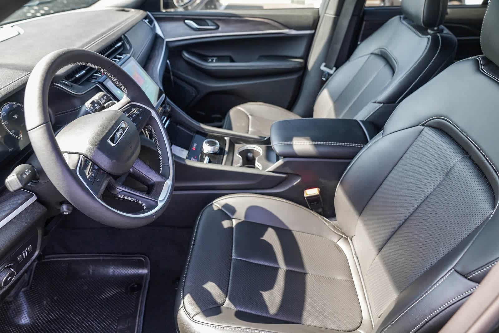 Thumbnail: 2025 Jeep Grand Cherokee - 19