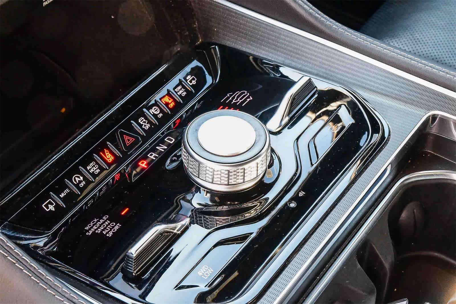 Thumbnail: 2024 Jeep Grand Wagoneer L - 19