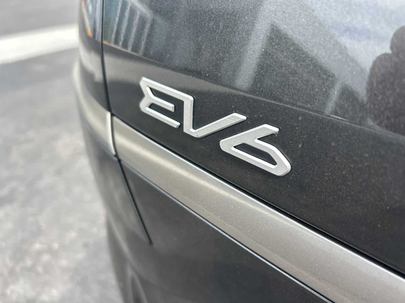 Thumbnail: 2022 Kia EV6 - 16