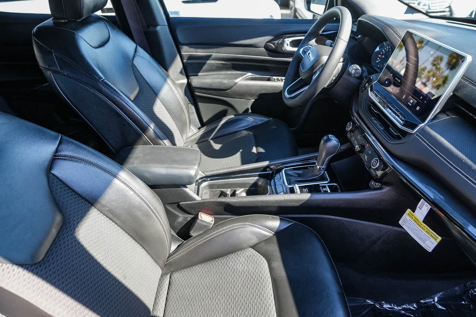 Thumbnail: 2023 Jeep Compass - 14