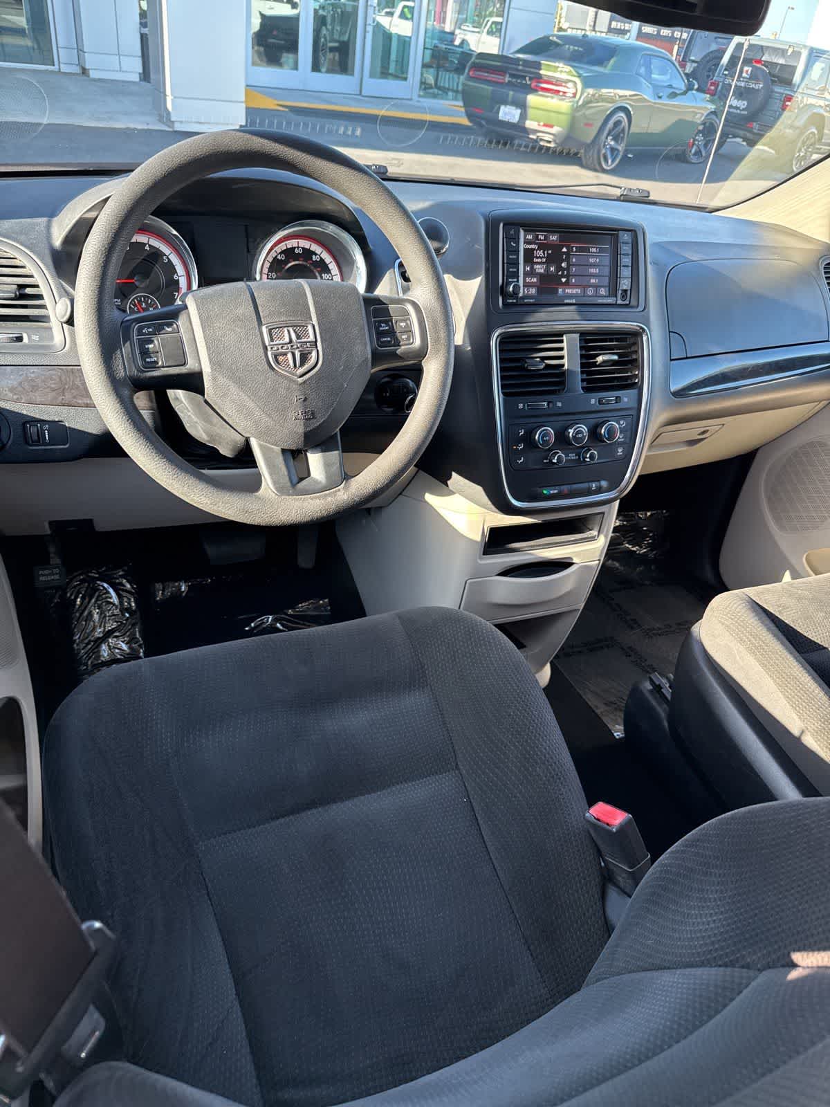 Thumbnail: 2019 Dodge Grand Caravan - 6