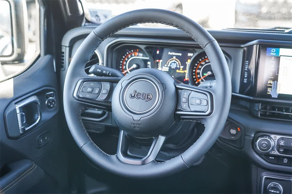 Thumbnail: 2025 Jeep Gladiator - 17