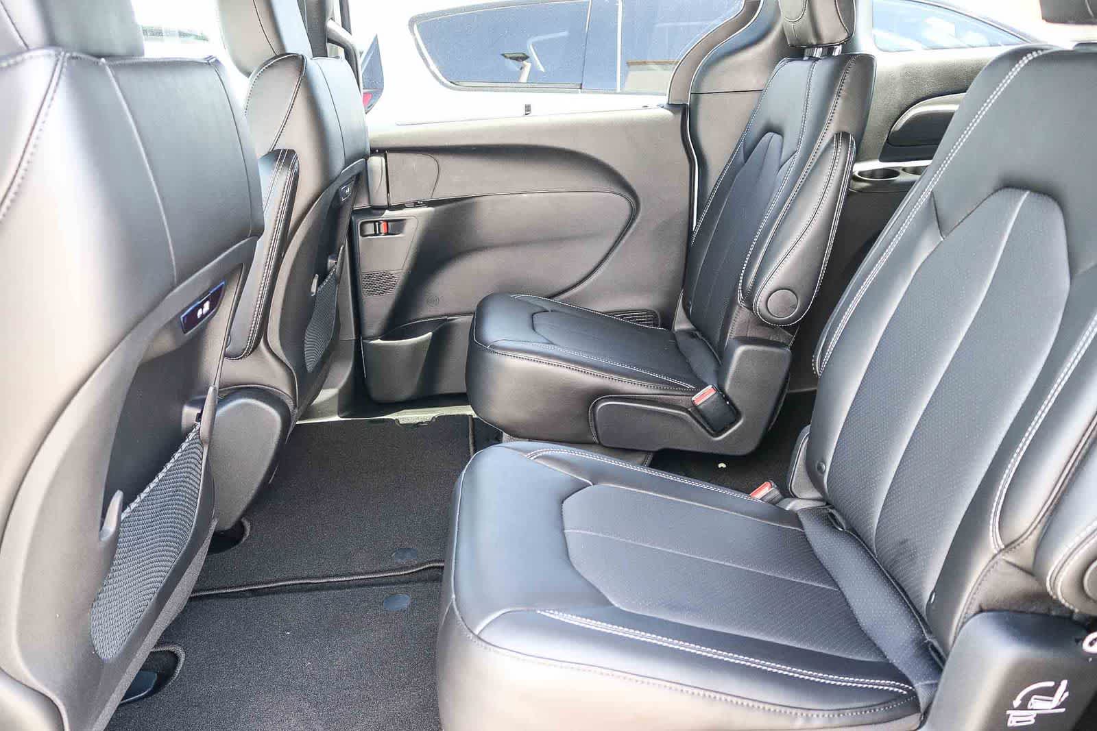 Thumbnail: 2027 Chrysler Pacifica - 20