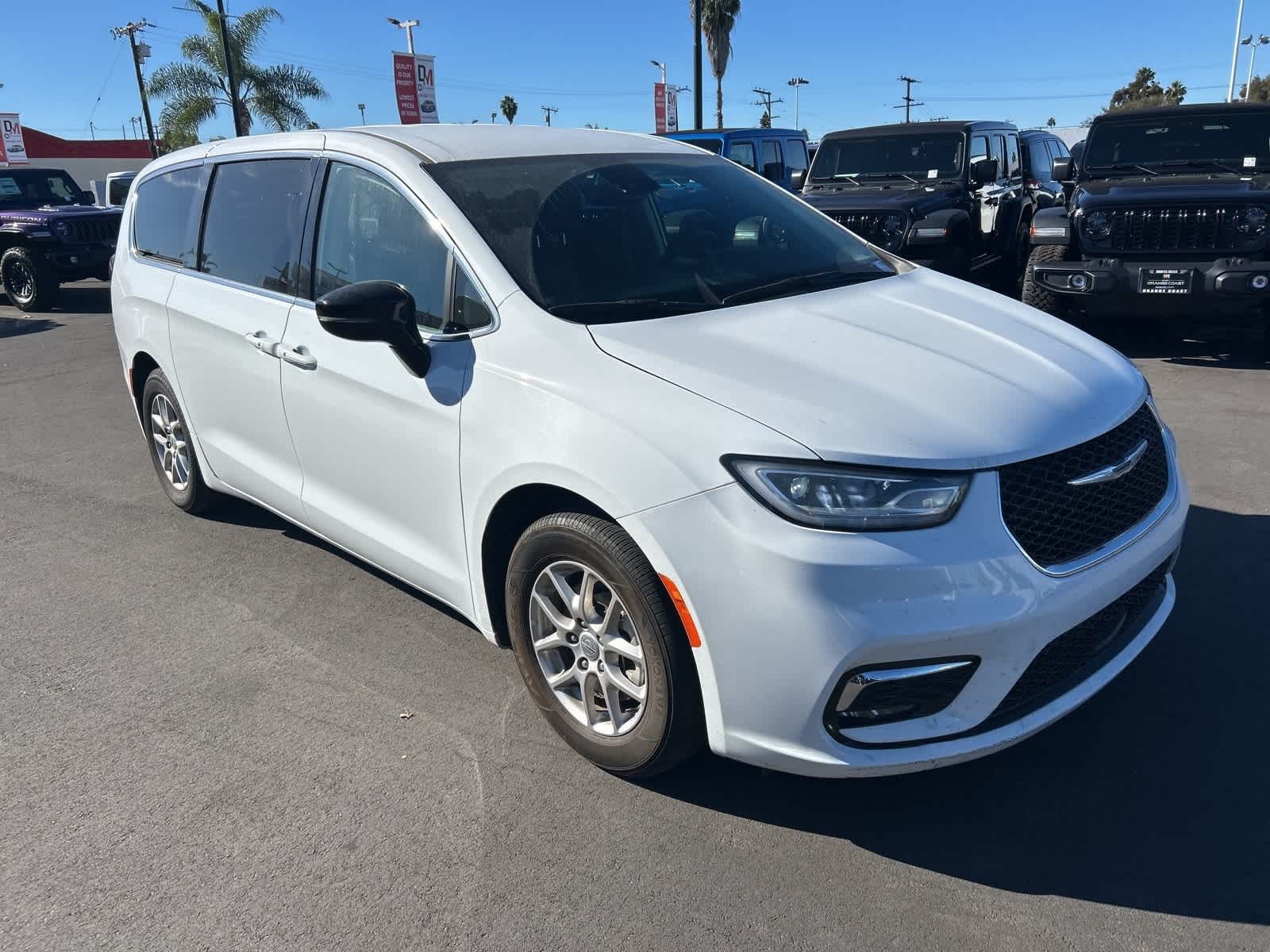 Thumbnail: 2024 Chrysler Pacifica - 6