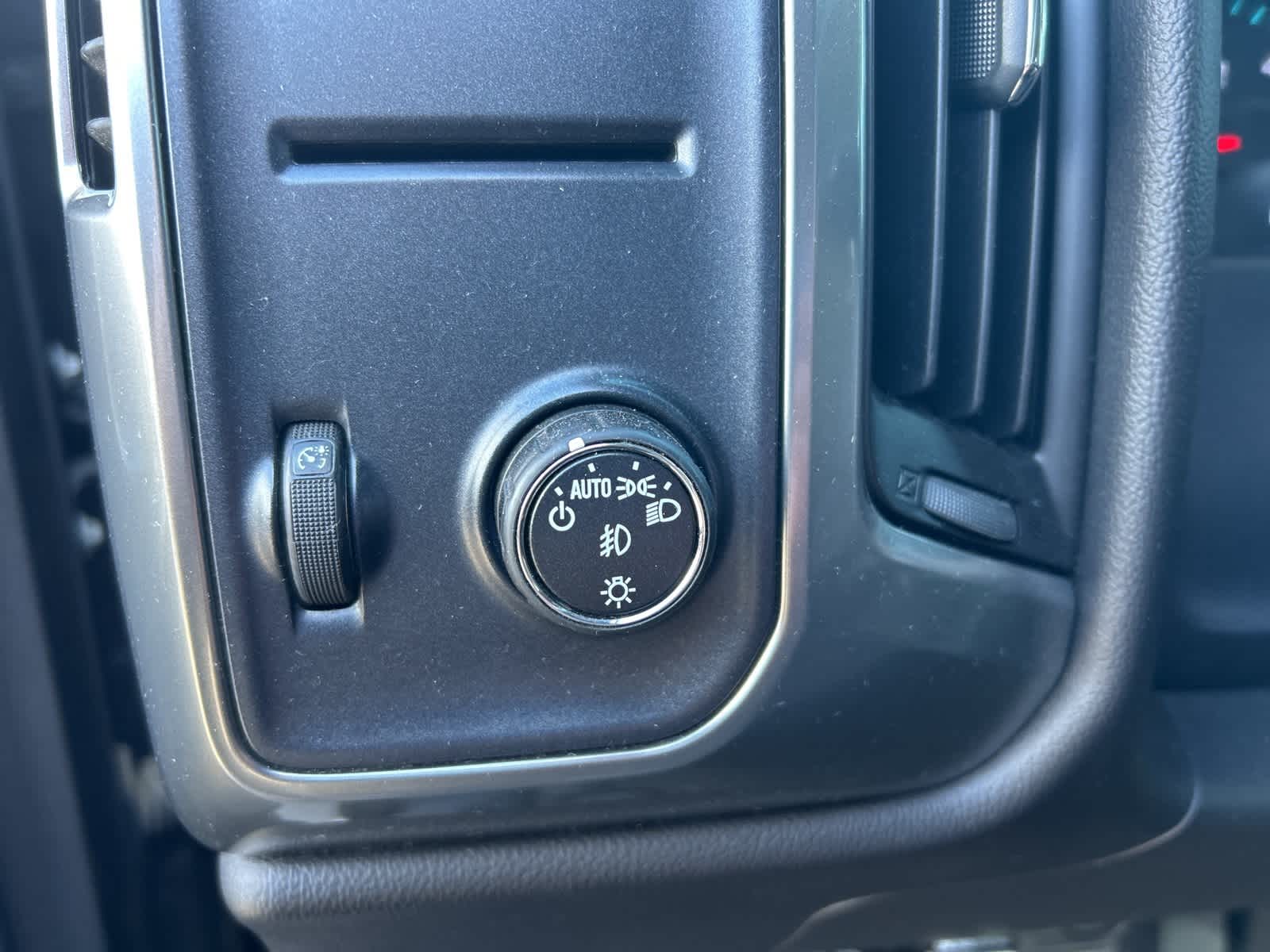 Thumbnail: 2015 Chevrolet Silverado 1500 - 22