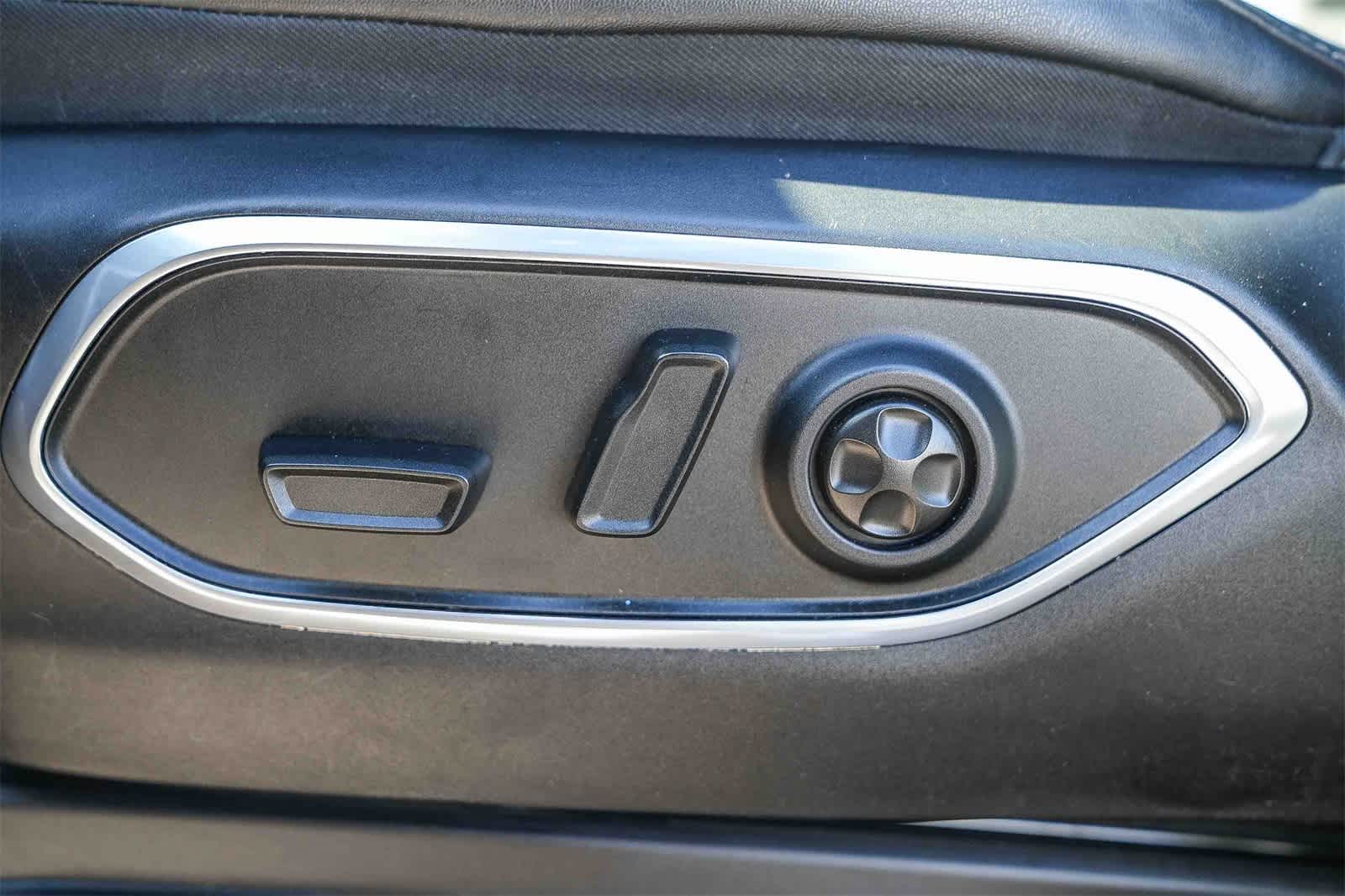 Thumbnail: 2022 Jeep Wagoneer - 19