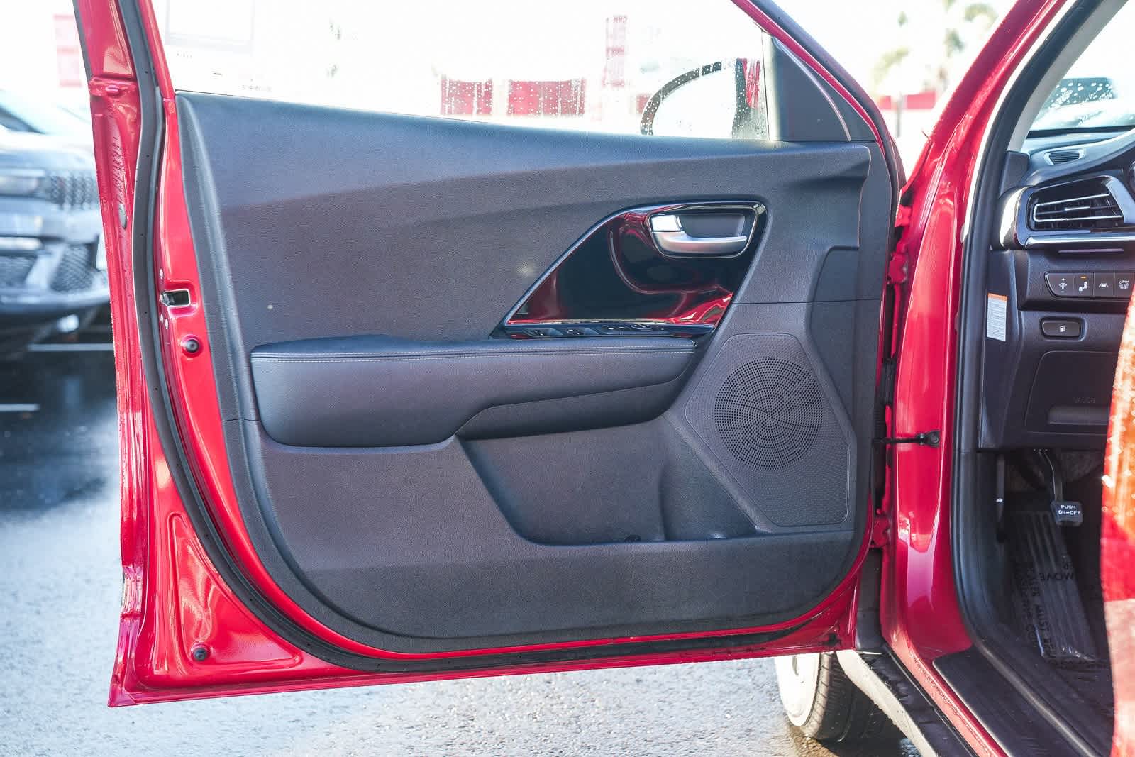 Thumbnail: 2022 Kia Niro - 18