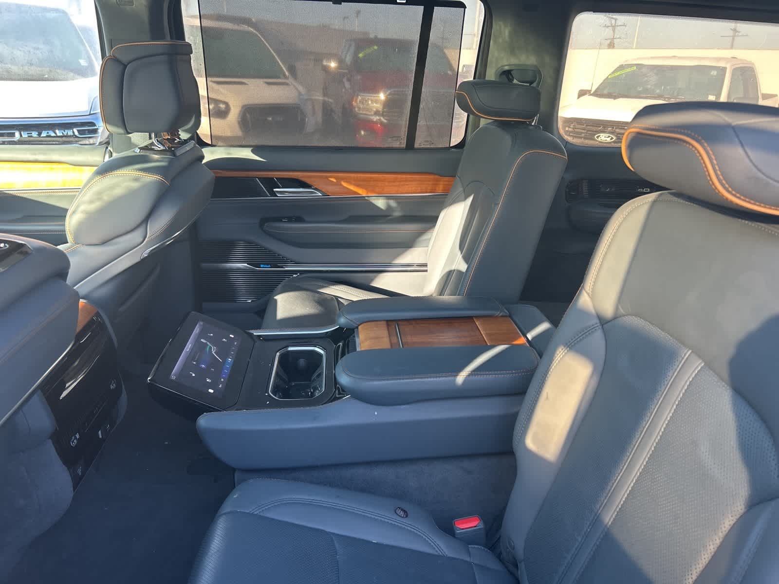 Thumbnail: 2022 Jeep Grand Wagoneer - 25